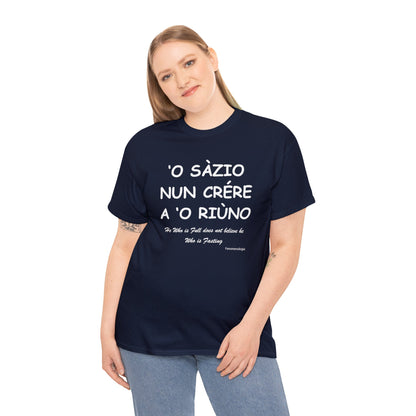 ‘O SÀZIO NUN CRÉRE A ‘O RIÙNO Unisex T-Shirt - Fenomenologia Shop