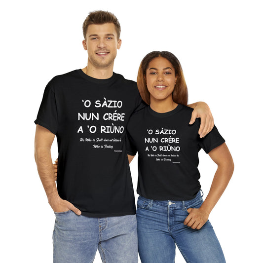 ‘O SÀZIO NUN CRÉRE A ‘O RIÙNO Unisex T-Shirt - Fenomenologia Shop